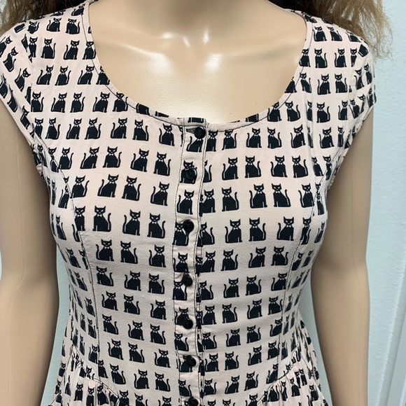 Divided Dresses & Skirts - Divided cat print dress